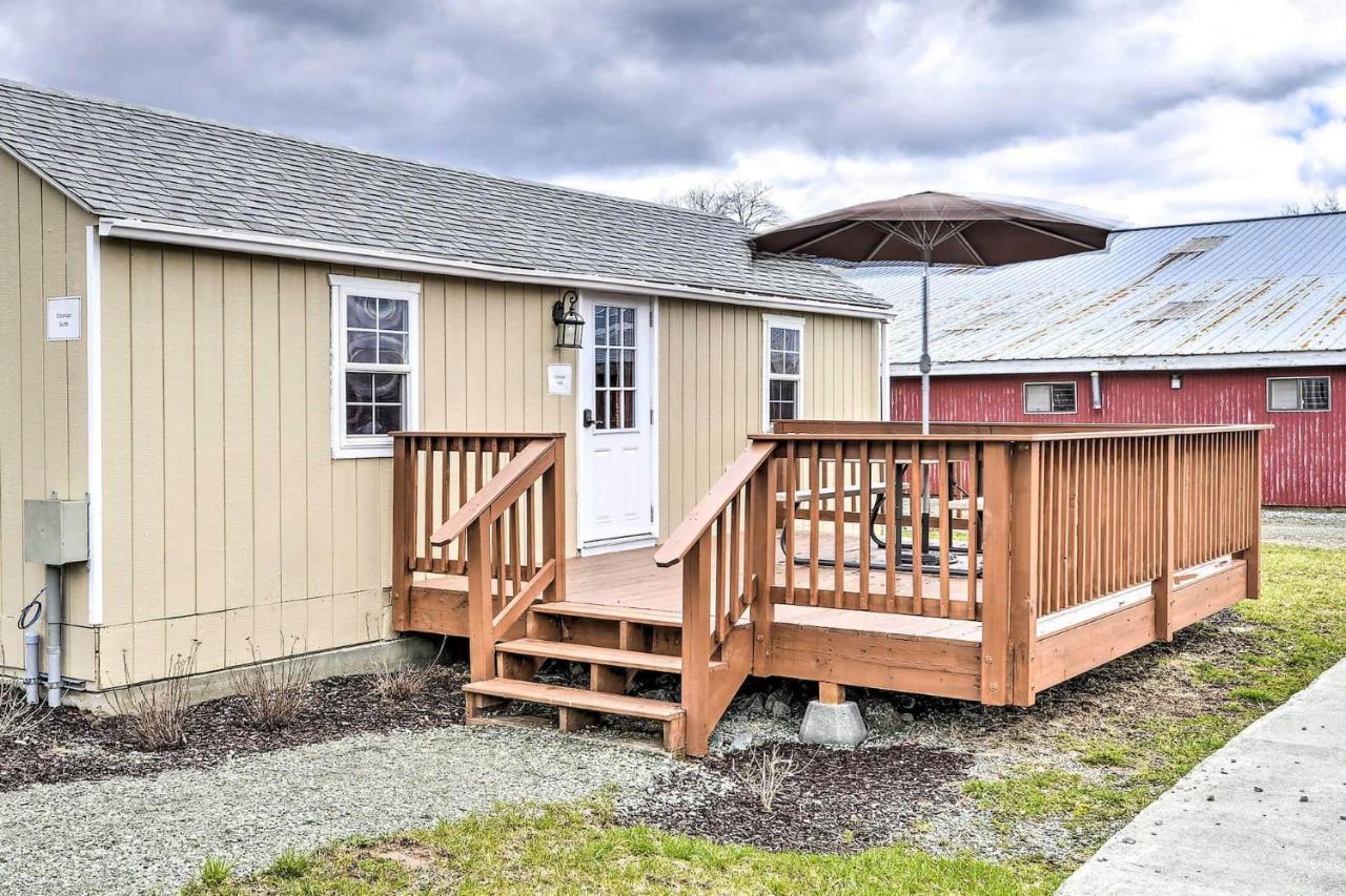 Equestrian House: Suites Pleasant Mount Exterior photo