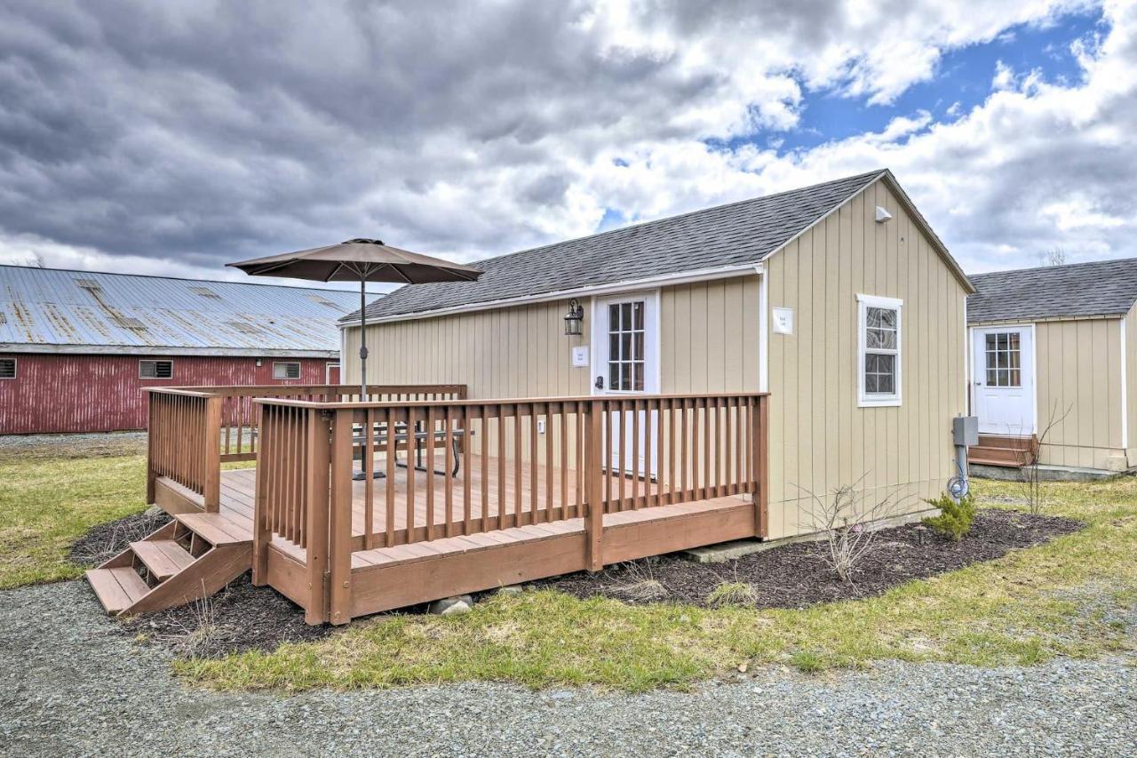 Equestrian House: Suites Pleasant Mount Exterior photo