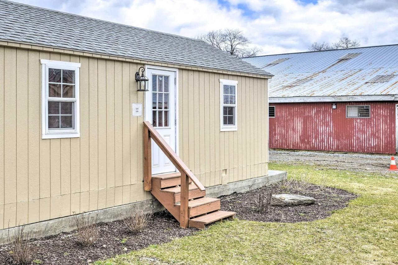 Equestrian House: Suites Pleasant Mount Exterior photo