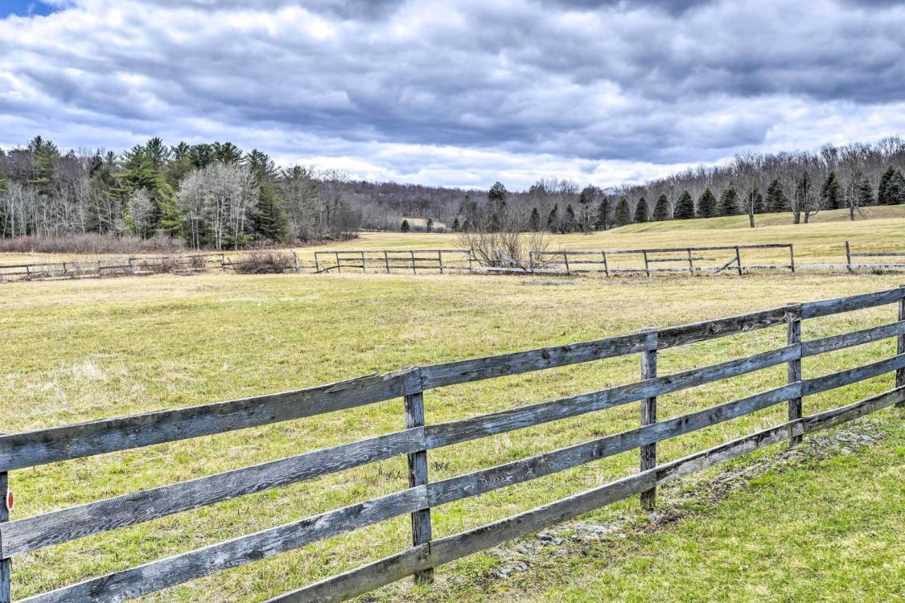 Equestrian House: Suites Pleasant Mount Exterior photo